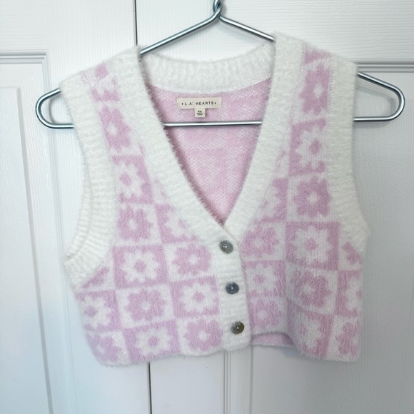 La Hearts Sweaters - NWOT La Hearts Pink and White Flower Checkered Sweater Vest XS